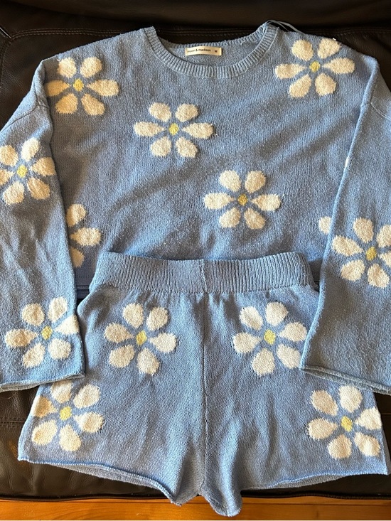 moon & madison Sweaters - Moon & Madison Blue Floral Knit Sweater + Shorts Set